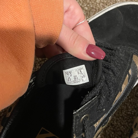 Cheetah vans size 8.5 women’s 7 men’s all vans are unisex very good condition - Picture 3 of 3